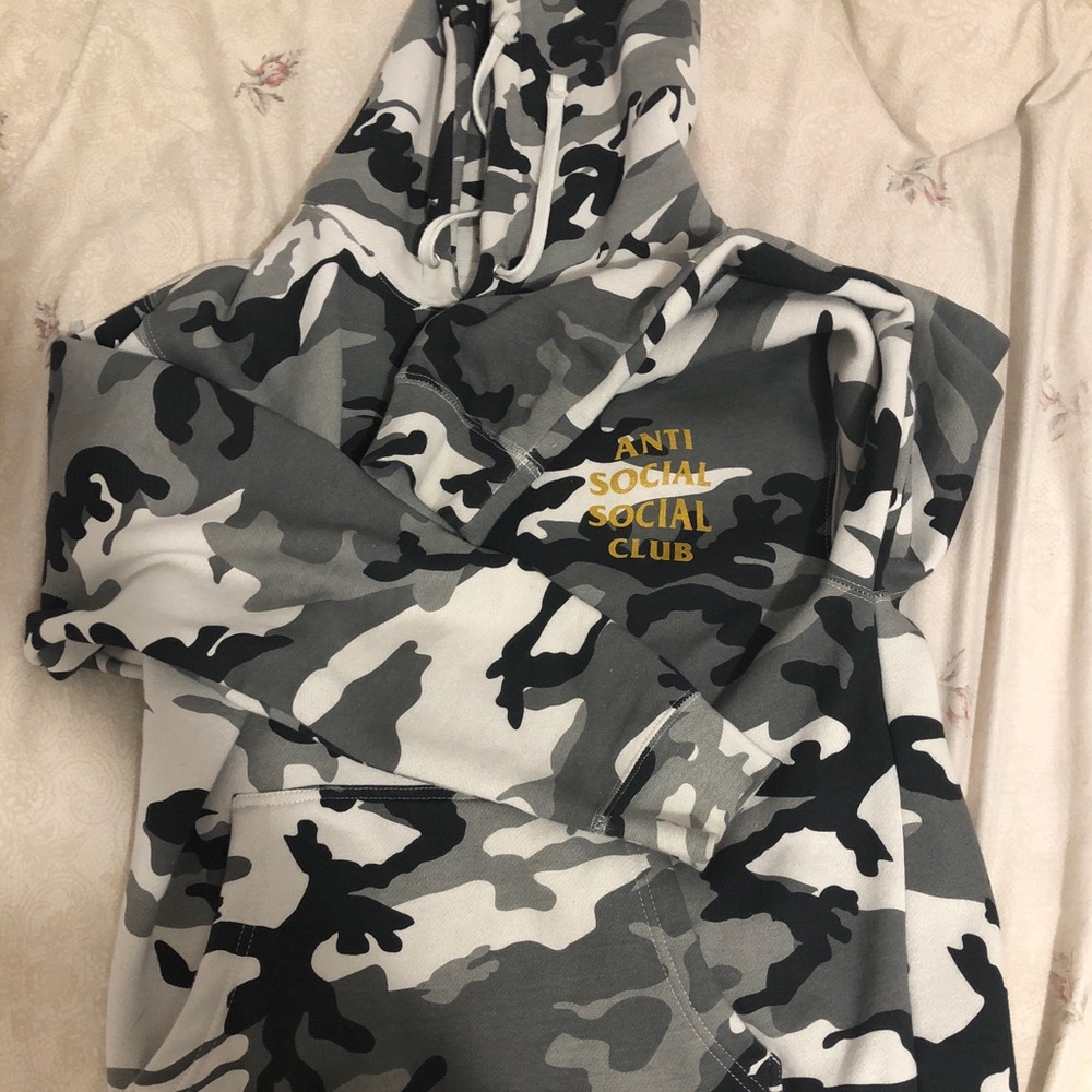 Dont really wear it so im selling.